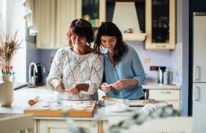 women-in-the-kitchen-preparing-food